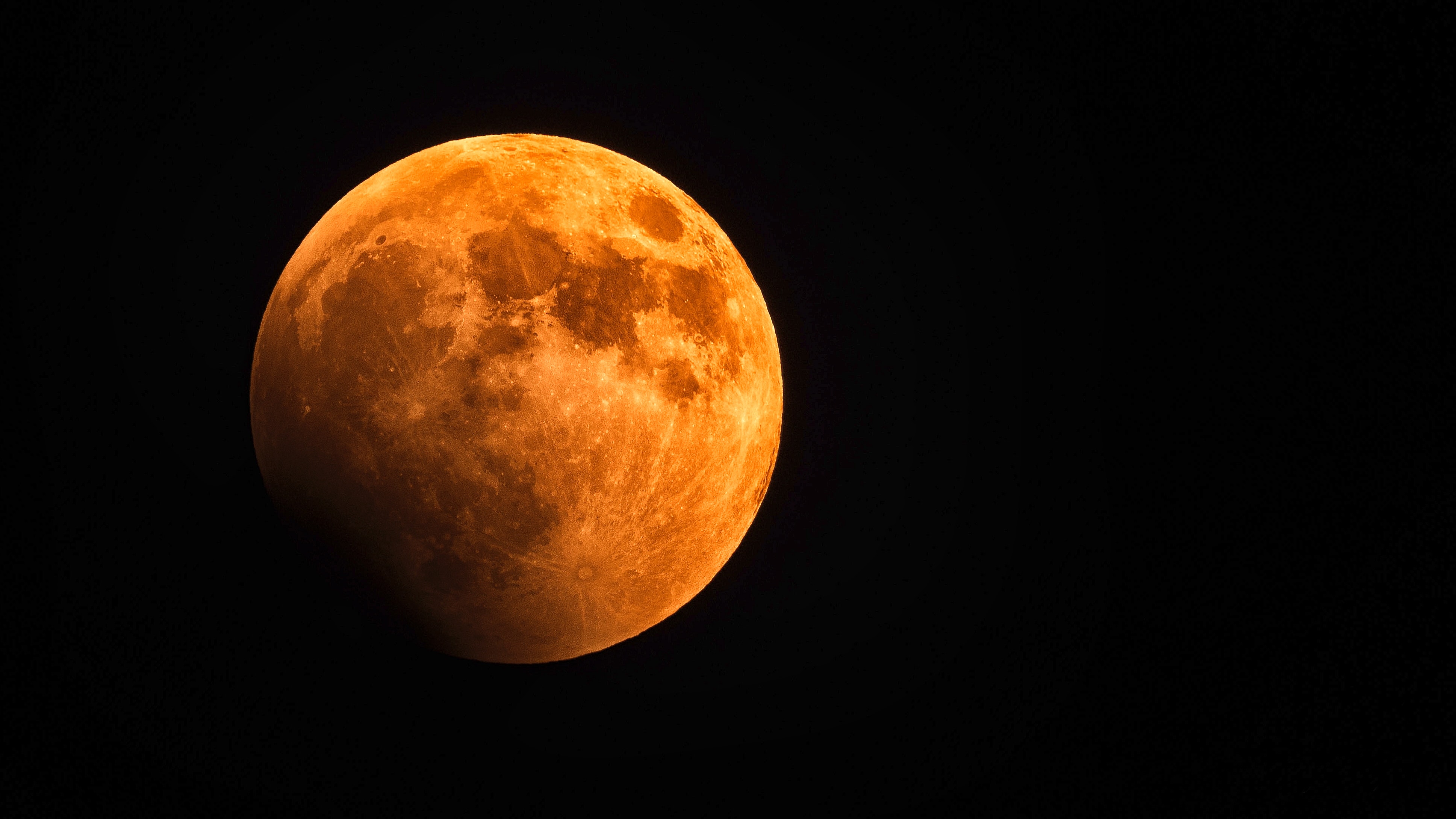 Könyvkritika – Eclipse – Napfogyatkozás